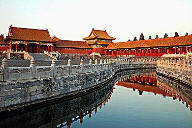 除《星际：异端先知》之外 顽皮狗还有一个大型项目